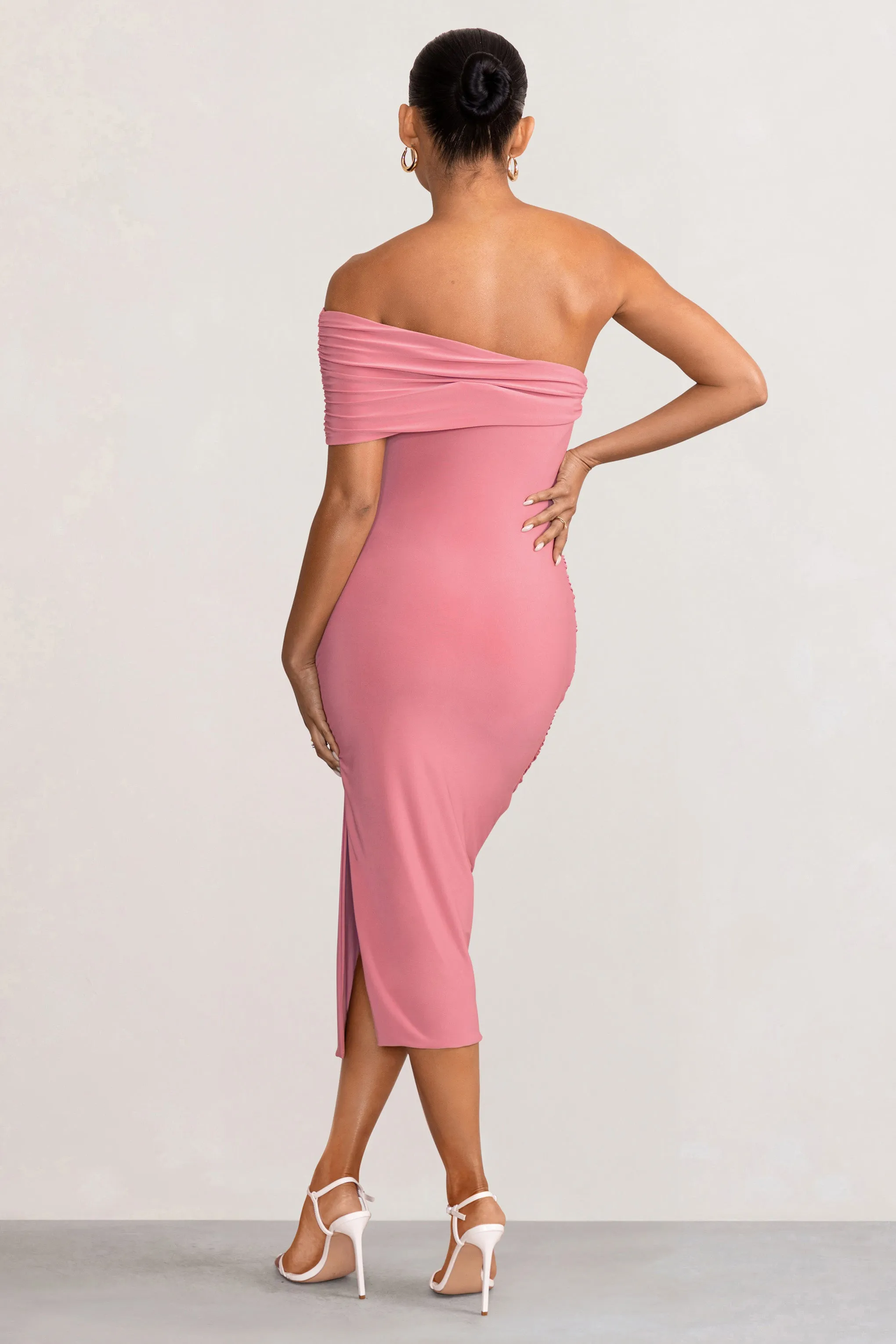 Odelia | Robe mi-longue de maternité rose blush à manches asymétriques et fente latérale